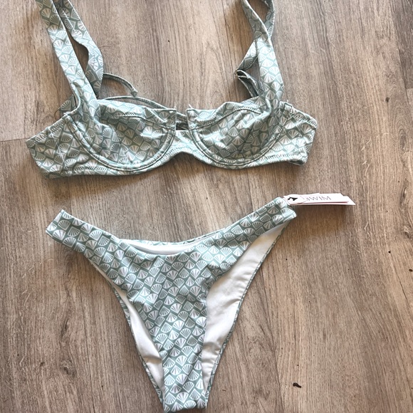 Victoria’s Secret matching swimsuit - Picture 3 of 8